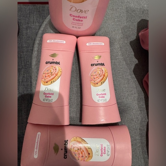 Brand new dove crumbl confetti cake set of 4! 3 deodorants and 1 body wash! - Picture 4 of 4